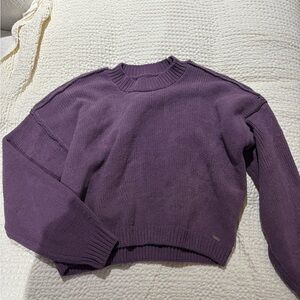 Hollister Women's Purple Crew Neck Sweater